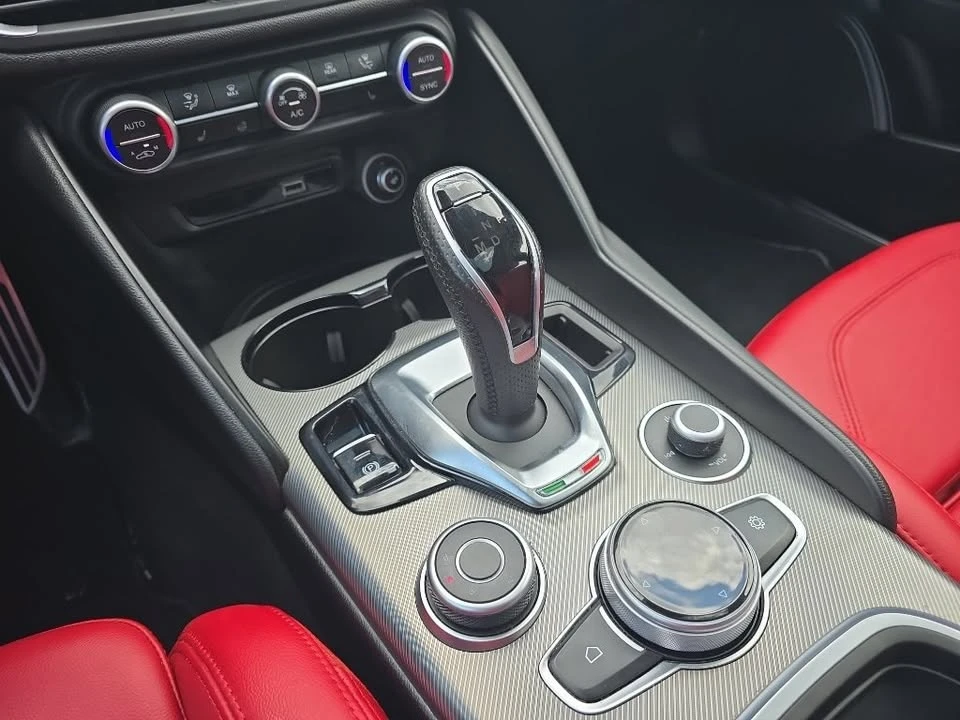 2024 Alfa Romeo Giulia - Image 15 of 18