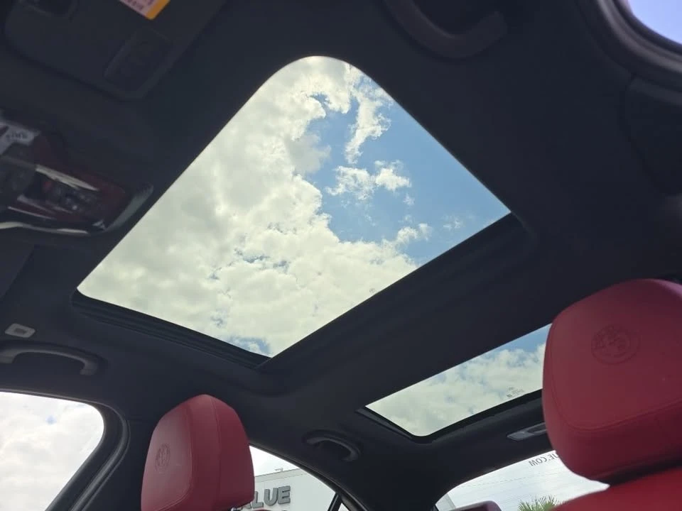 2024 Alfa Romeo Giulia - Image 3 of 18