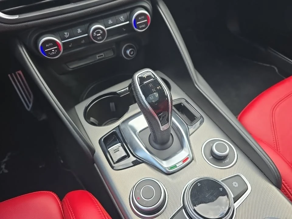 2024 Alfa Romeo Giulia - Image 14 of 18