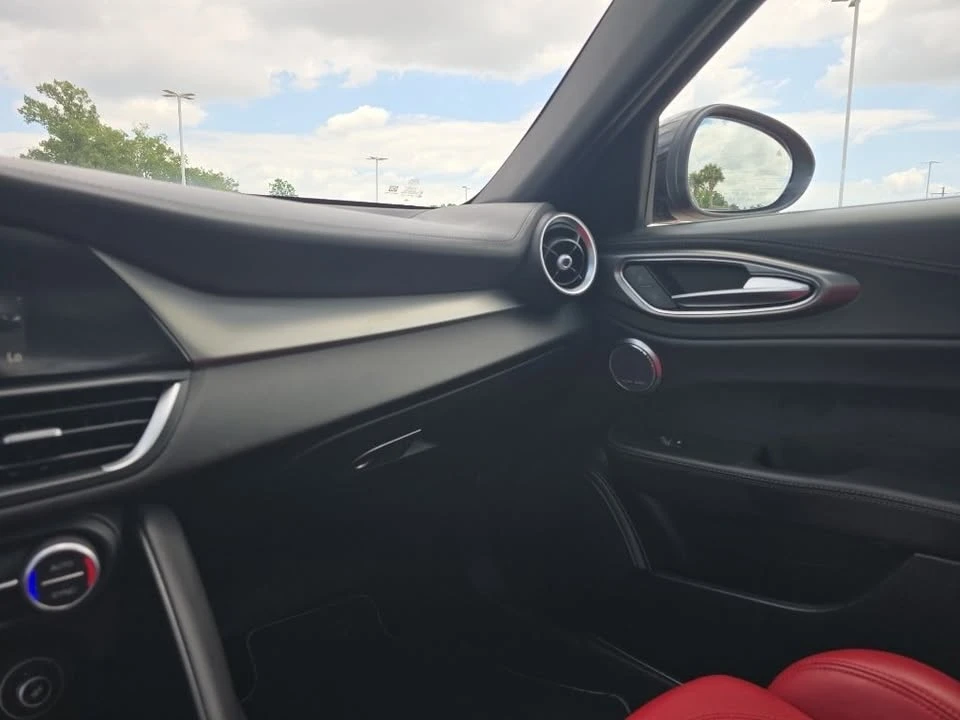 2024 Alfa Romeo Giulia - Image 13 of 18