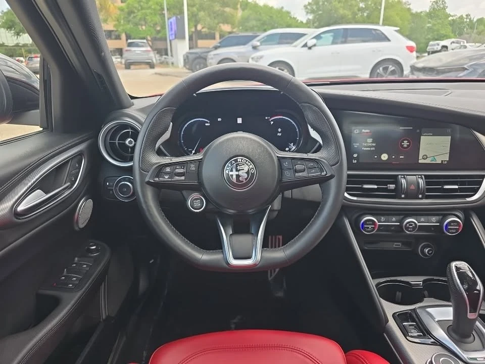 2024 Alfa Romeo Giulia - Image 10 of 18