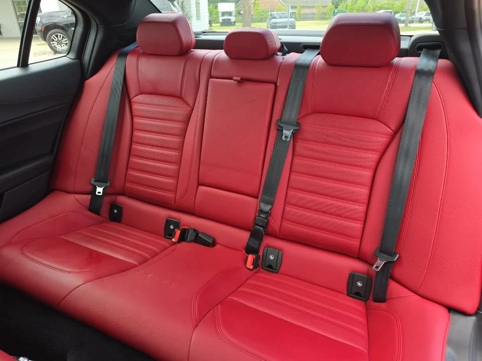 2024 Alfa Romeo Giulia - Image 17 of 18