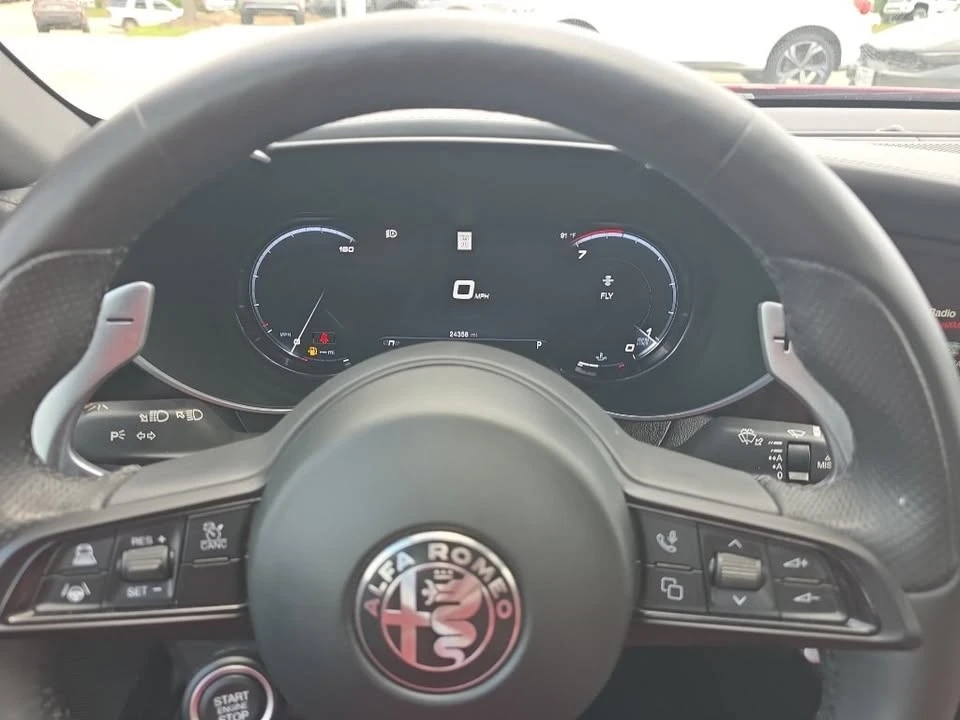 2024 Alfa Romeo Giulia - Image 12 of 18