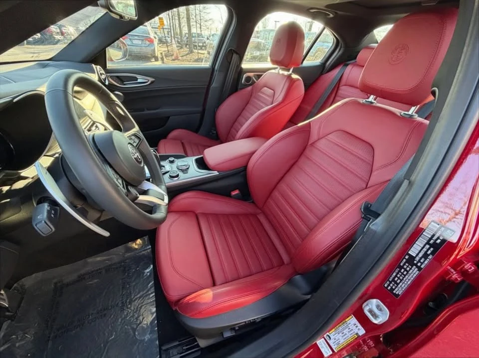 2024 Alfa Romeo Giulia - Image 16 of 16