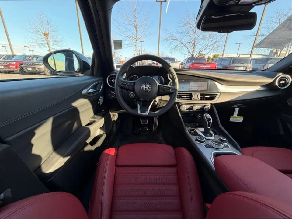 2024 Alfa Romeo Giulia - Image 14 of 16
