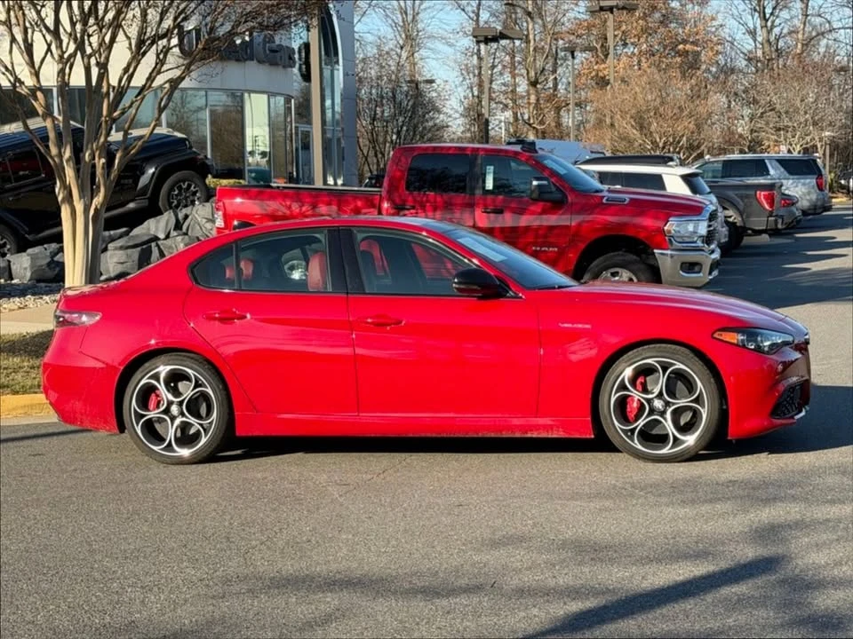 2024 Alfa Romeo Giulia - Image 4 of 16