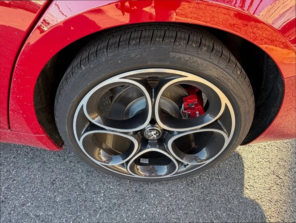 2024 Alfa Romeo Giulia - Image 10 of 16