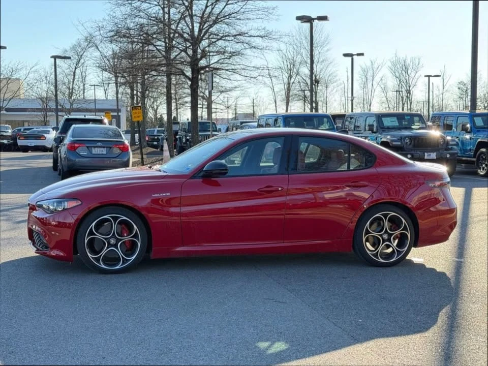 2024 Alfa Romeo Giulia - Image 8 of 16