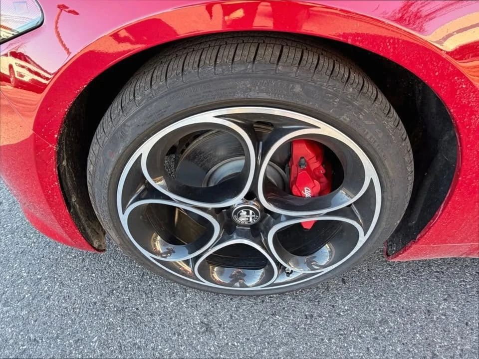 2024 Alfa Romeo Giulia - Image 9 of 16