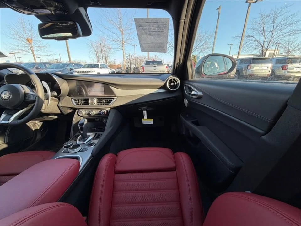 2024 Alfa Romeo Giulia - Image 15 of 16