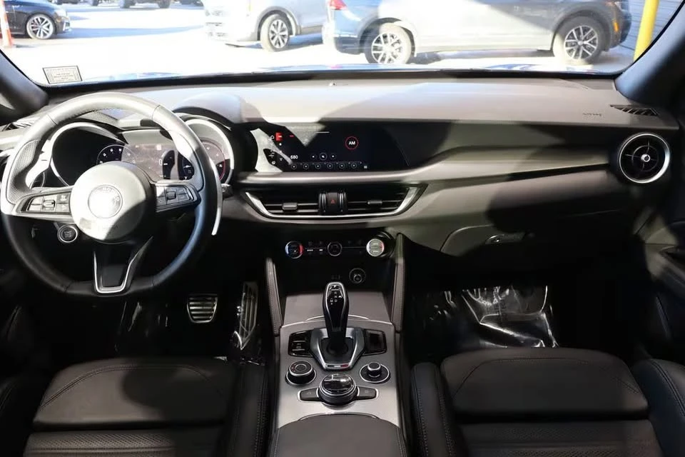 2024 Alfa Romeo Stelvio - Image 15 of 16