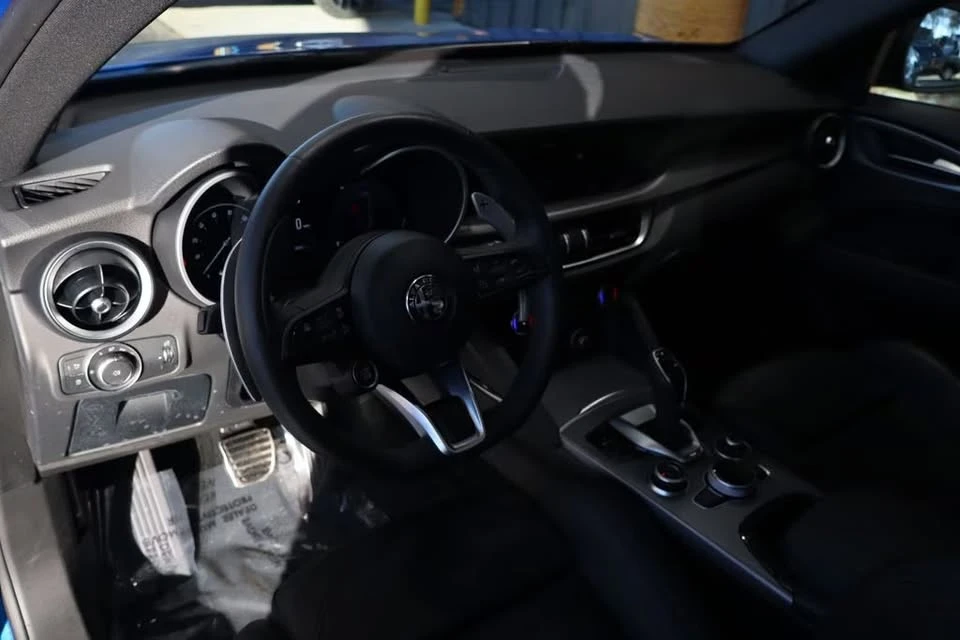 2024 Alfa Romeo Stelvio - Image 14 of 16