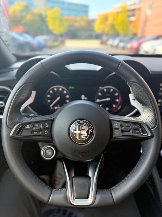 2024 Alfa Romeo Stelvio - Image 12 of 13
