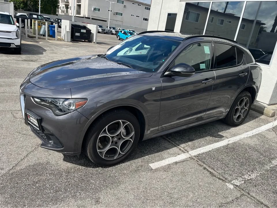 2024 Alfa Romeo Stelvio - Image 2 of 9