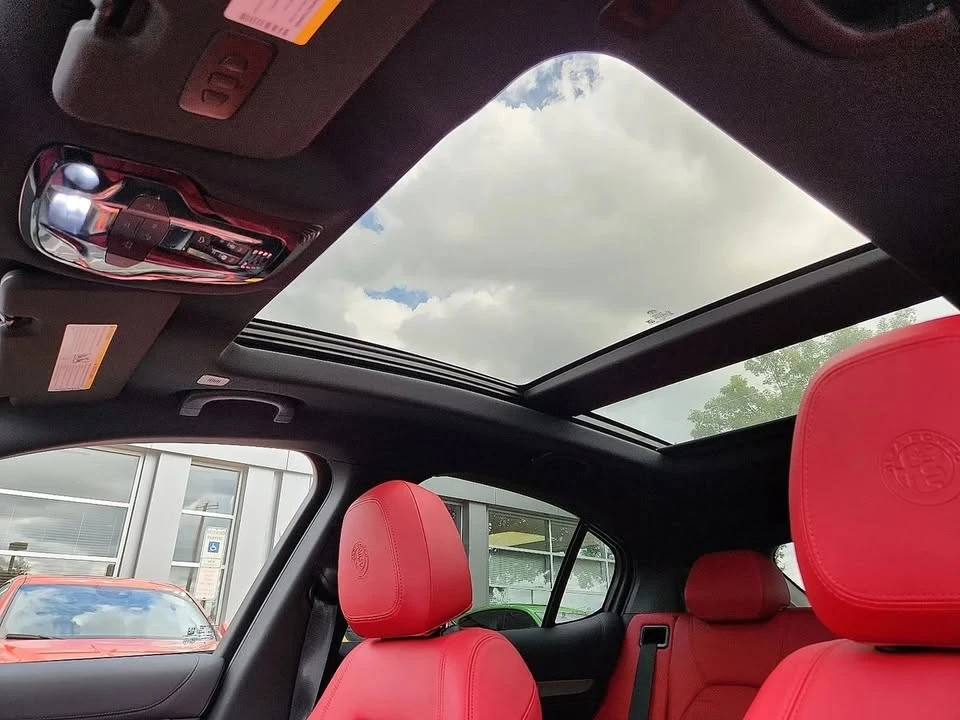 2024 Alfa Romeo Stelvio - Image 11 of 12
