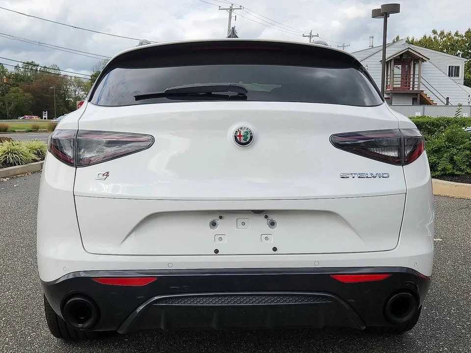 2024 Alfa Romeo Stelvio - Image 5 of 12