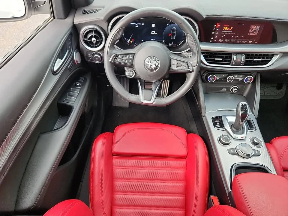 2024 Alfa Romeo Stelvio - Image 9 of 12