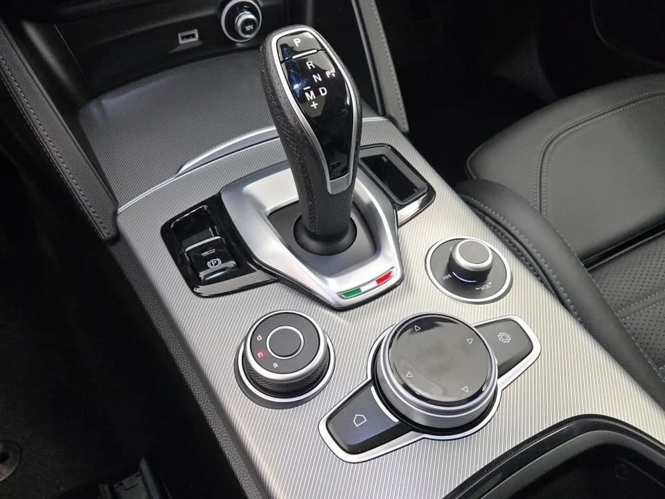 2024 Alfa Romeo Stelvio - Image 16 of 20
