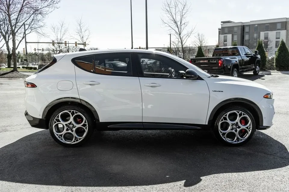 2024 Alfa Romeo Tonale - Image 4 of 16