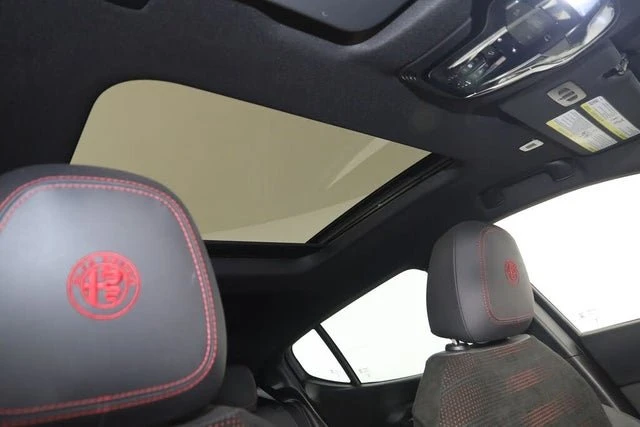 2024 Alfa Romeo Tonale - Image 11 of 20