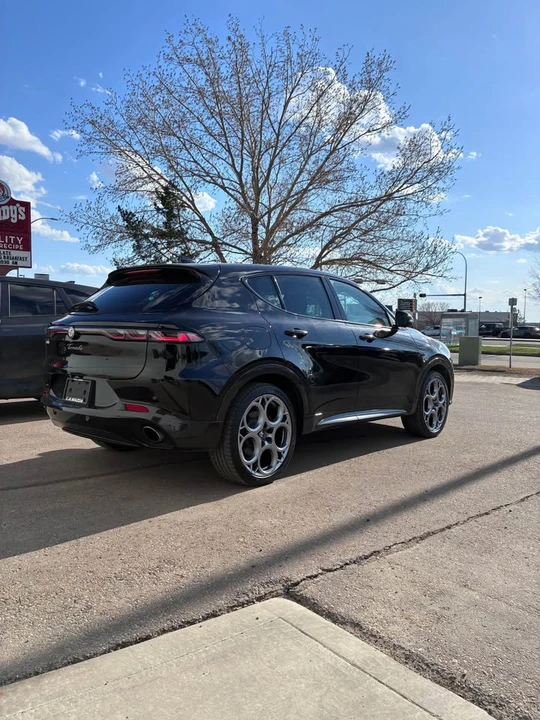 2024 Alfa Romeo Tonale - Image 2 of 8