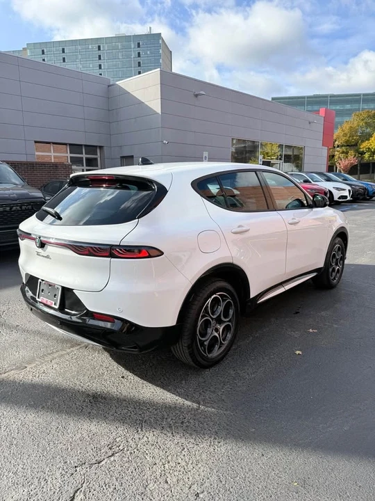 2024 Alfa Romeo Tonale - Image 4 of 18