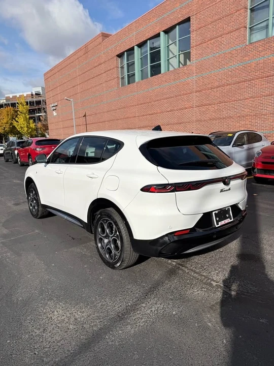 2024 Alfa Romeo Tonale - Image 2 of 18