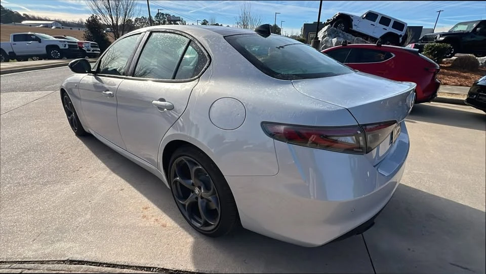 2024 Alfa Romeo Giulia - Image 5 of 14