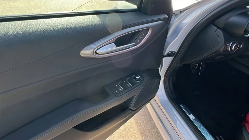 2024 Alfa Romeo Giulia - Image 10 of 14
