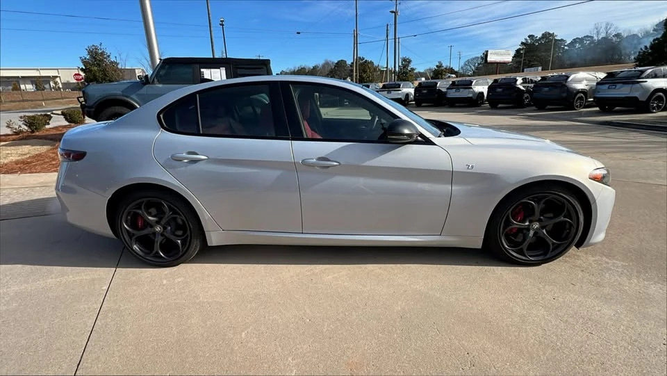 2024 Alfa Romeo Giulia - Image 2 of 14