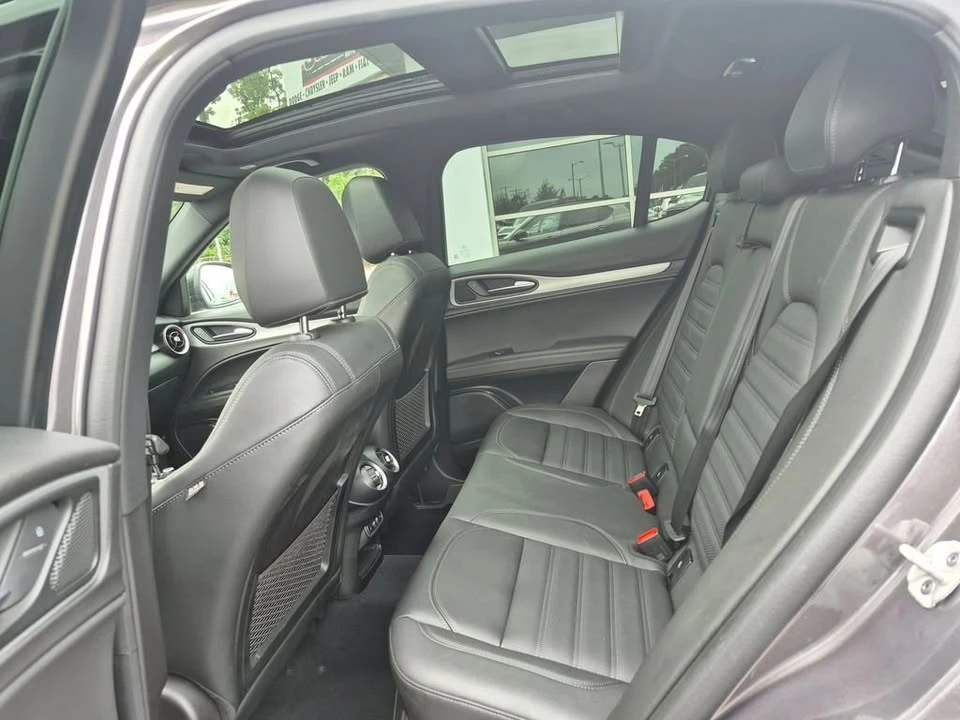 2024 Alfa Romeo Stelvio - Image 12 of 19