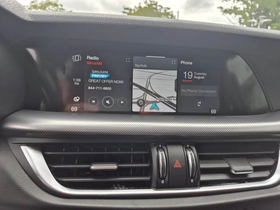 2024 Alfa Romeo Stelvio - Image 15 of 19