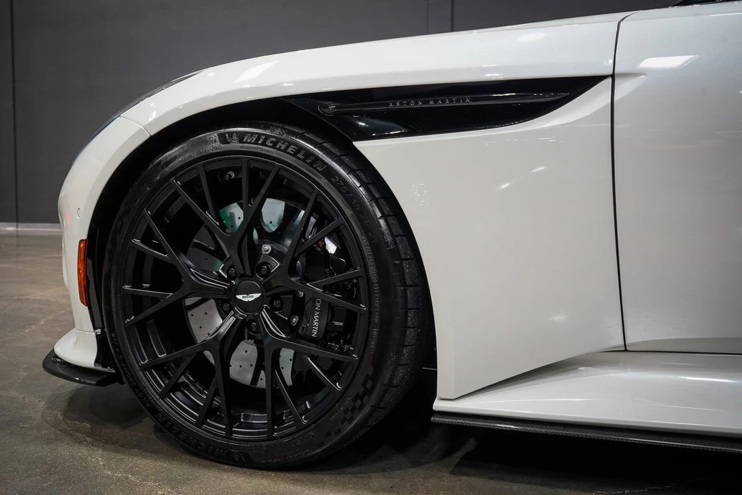 2024 Aston Martin DB12 - Image 19 of 31