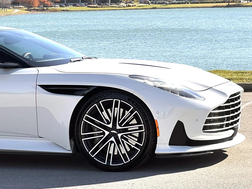 2024 Aston Martin DB12 - Image 25 of 31