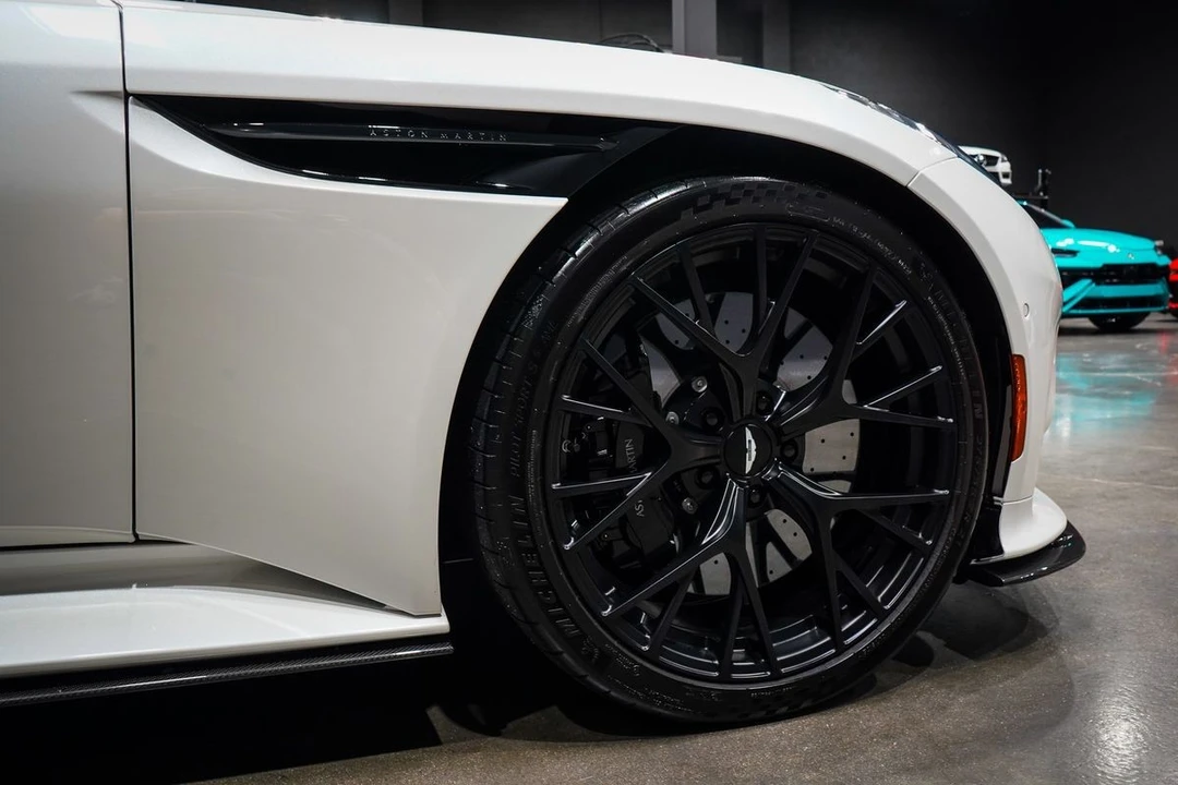 2024 Aston Martin DB12 - Image 23 of 31