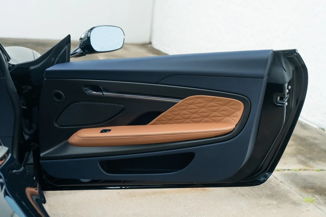 2024 Aston Martin DB12 - Image 27 of 31