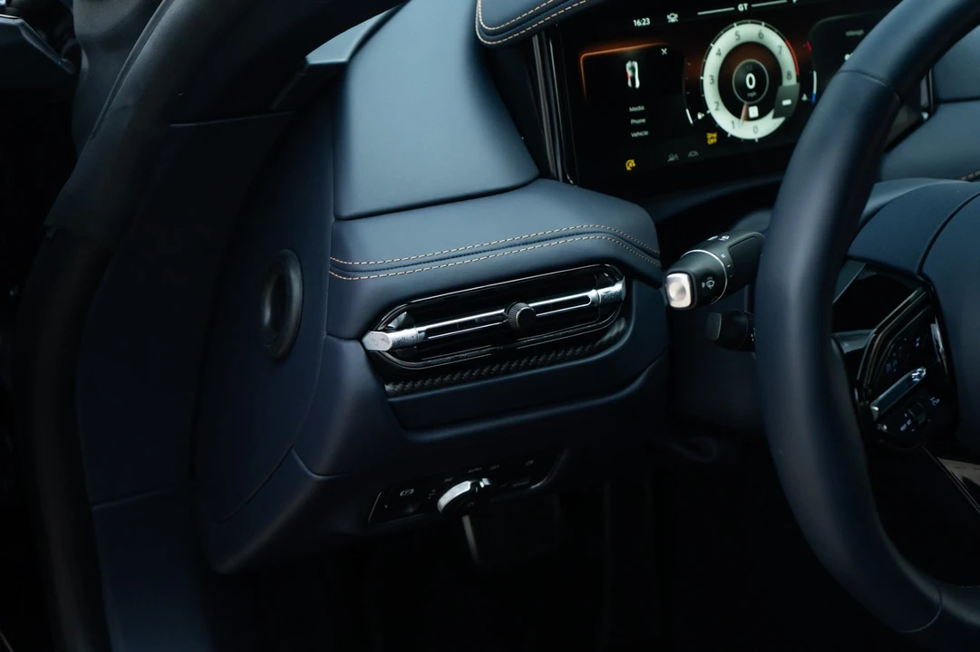 2024 Aston Martin DB12 - Image 19 of 31