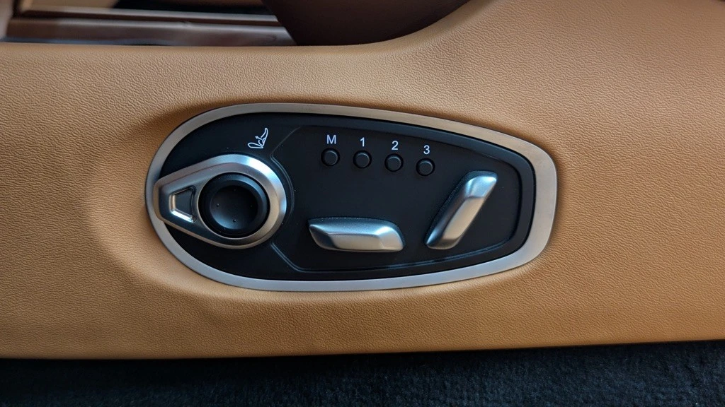 2024 Aston Martin DB12 - Image 27 of 31
