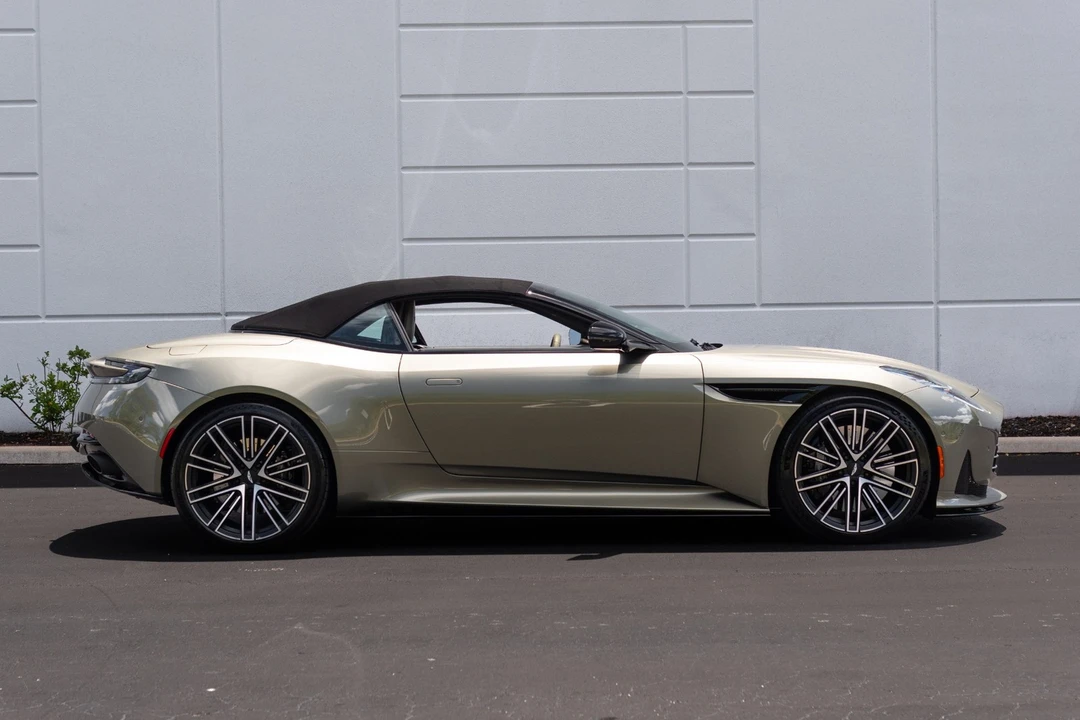 2024 Aston Martin DB12 - Image 19 of 31