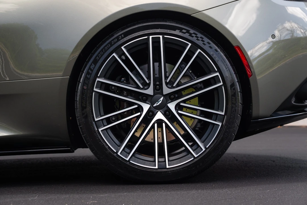 2024 Aston Martin DB12 - Image 27 of 31