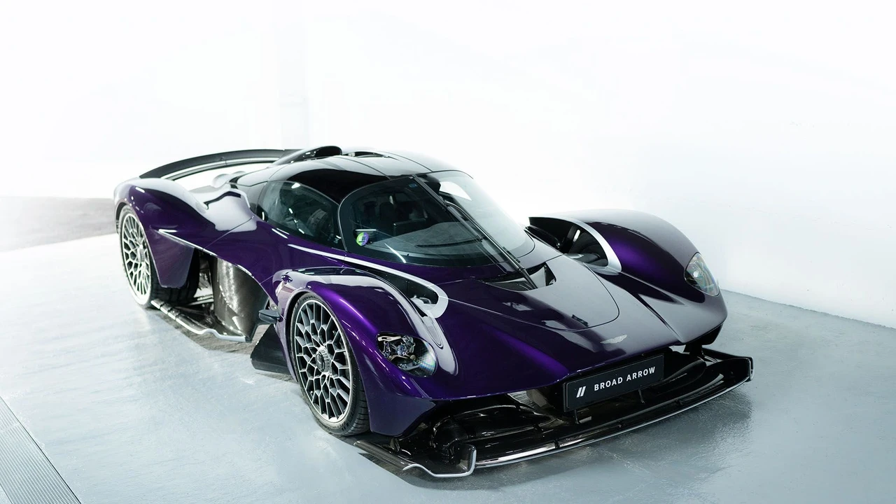 2024 Aston Martin Valkyrie - Image 9 of 31