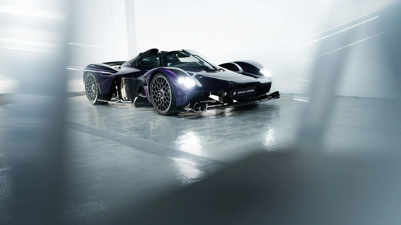2024 Aston Martin Valkyrie - Image 10 of 31
