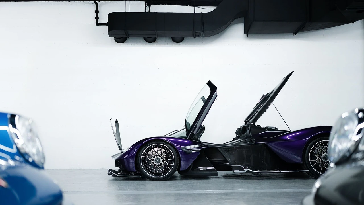 2024 Aston Martin Valkyrie - Image 26 of 31