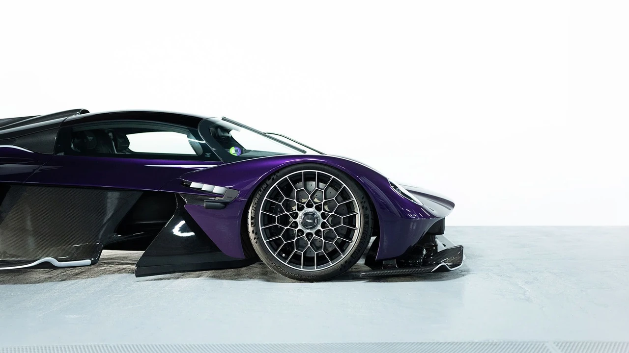 2024 Aston Martin Valkyrie - Image 20 of 31