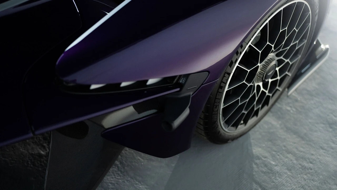 2024 Aston Martin Valkyrie - Image 28 of 31