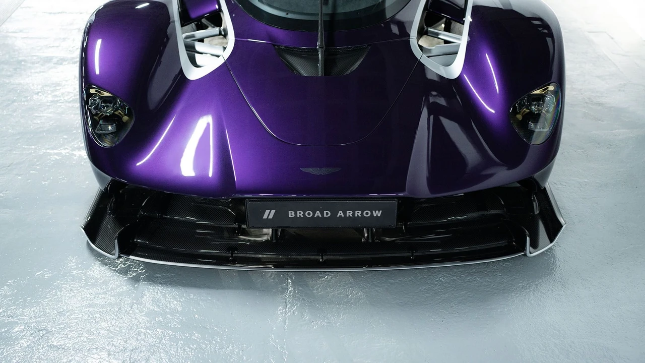 2024 Aston Martin Valkyrie - Image 15 of 31