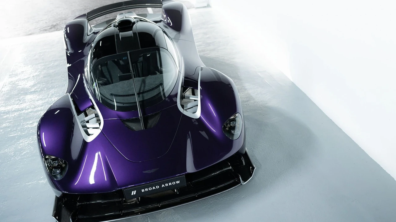 2024 Aston Martin Valkyrie - Image 11 of 31