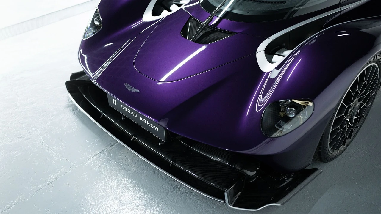 2024 Aston Martin Valkyrie - Image 14 of 31