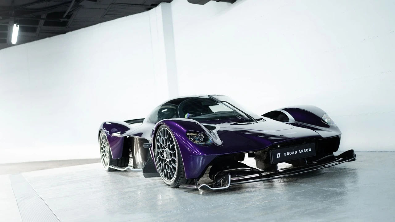 2024 Aston Martin Valkyrie - Image 8 of 31
