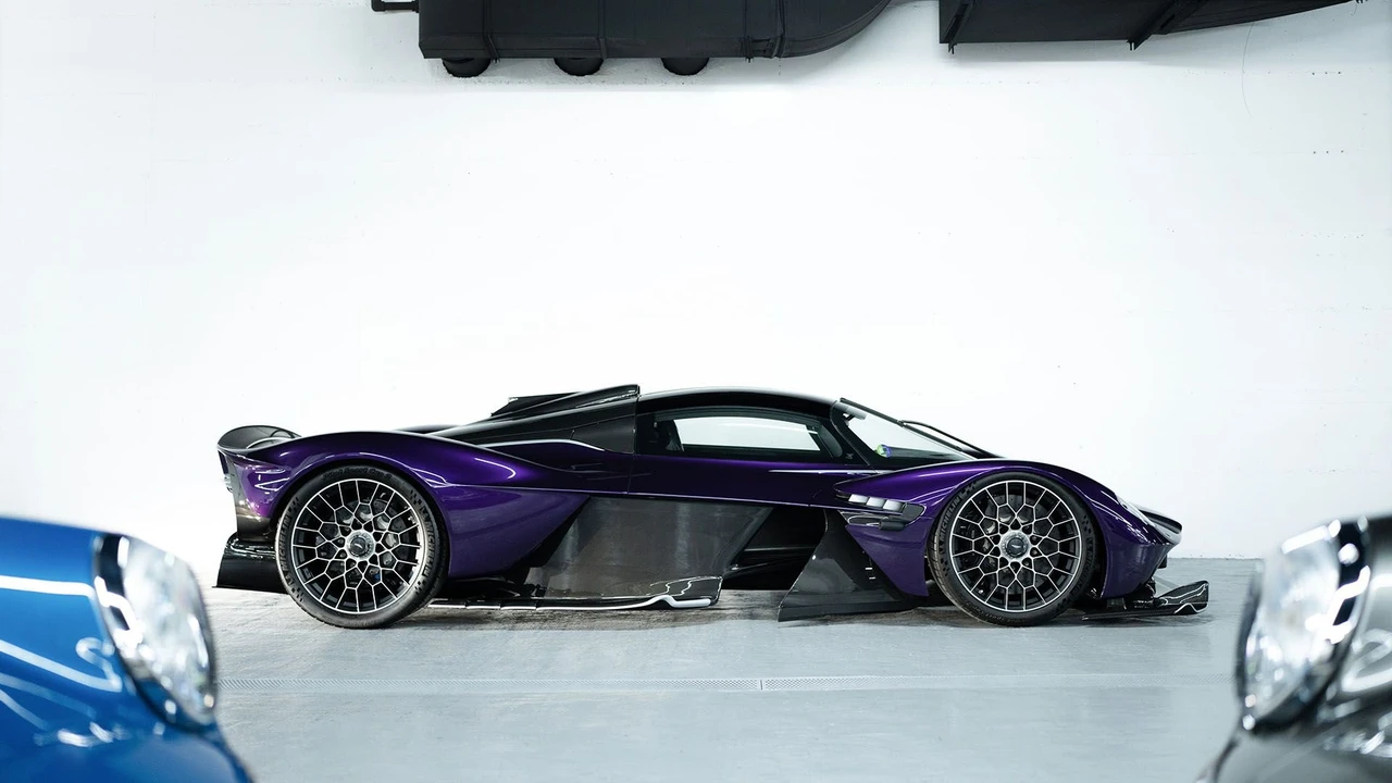 2024 Aston Martin Valkyrie - Image 12 of 31